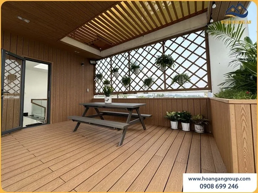 Ốp Trần Ngoài Trời Sang Trọng Bằng Tấm Ốp Gỗ Nhựa